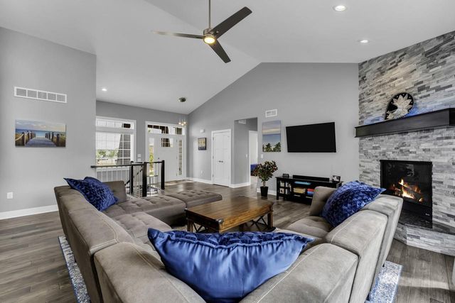 1200 Mohican TRAIL, Waukesha, WI 53189