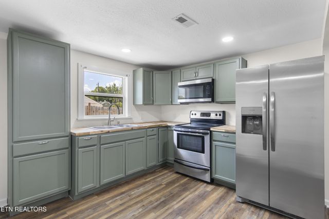 1716 Beaumont Ave, Knoxville, TN 37921