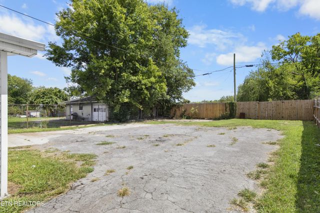 1716 Beaumont Ave, Knoxville, TN 37921