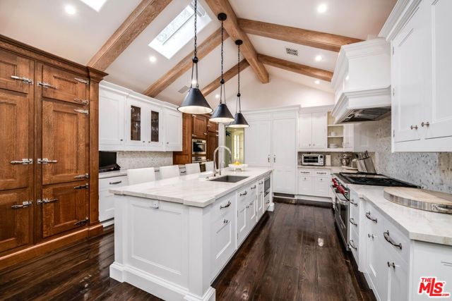 19012 Dorlon Drive, Tarzana (los Angeles), CA 91356