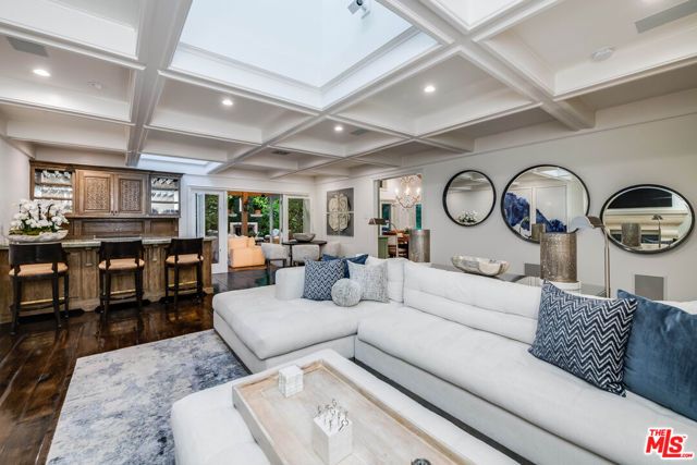 19012 Dorlon Drive, Tarzana (los Angeles), CA 91356