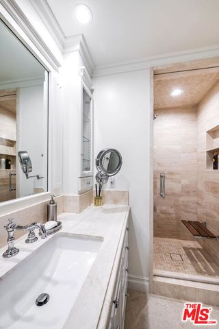 19012 Dorlon Drive, Tarzana (los Angeles), CA 91356