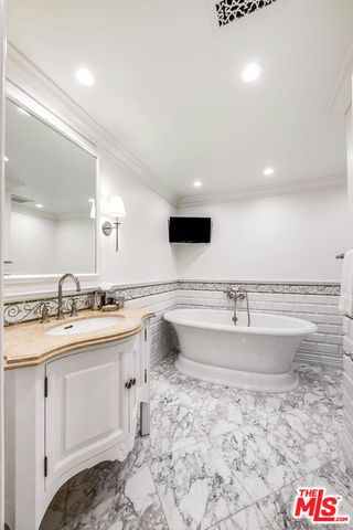 19012 Dorlon Drive, Tarzana (los Angeles), CA 91356