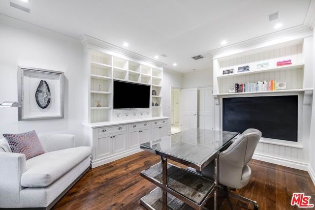 19012 Dorlon Drive, Tarzana (los Angeles), CA 91356