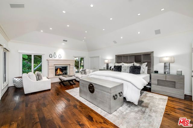 19012 Dorlon Drive, Tarzana (los Angeles), CA 91356