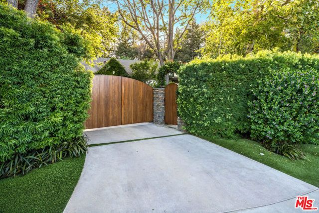 19012 Dorlon Drive, Tarzana (los Angeles), CA 91356