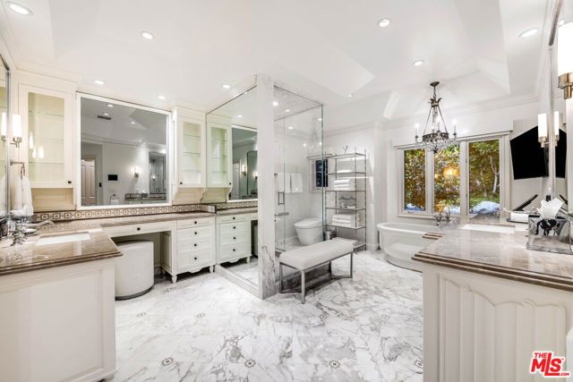 19012 Dorlon Drive, Tarzana (los Angeles), CA 91356