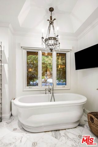 19012 Dorlon Drive, Tarzana (los Angeles), CA 91356