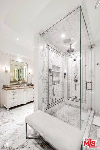 19012 Dorlon Drive, Tarzana (los Angeles), CA 91356