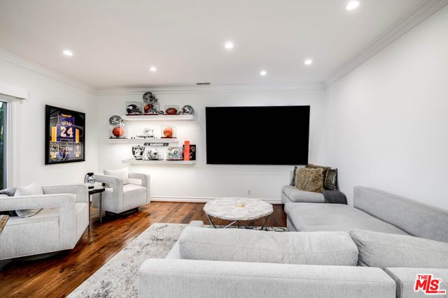 19012 Dorlon Drive, Tarzana (los Angeles), CA 91356