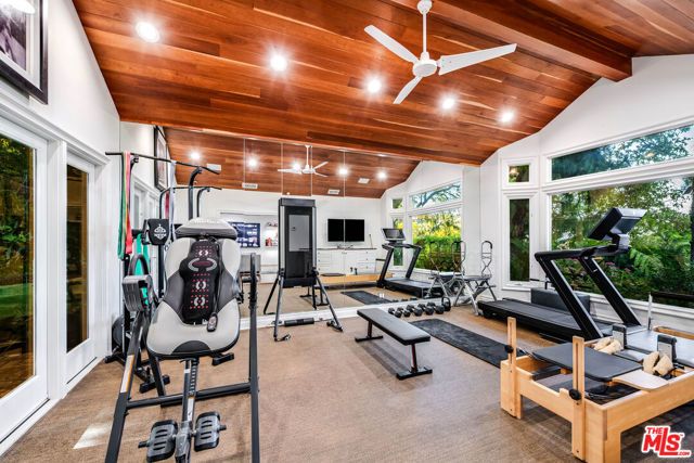 19012 Dorlon Drive, Tarzana (los Angeles), CA 91356