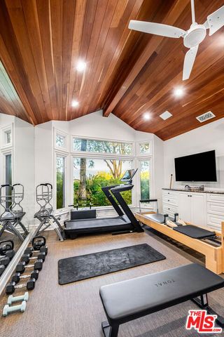 19012 Dorlon Drive, Tarzana (los Angeles), CA 91356