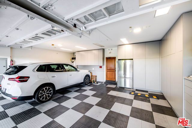 19012 Dorlon Drive, Tarzana (los Angeles), CA 91356