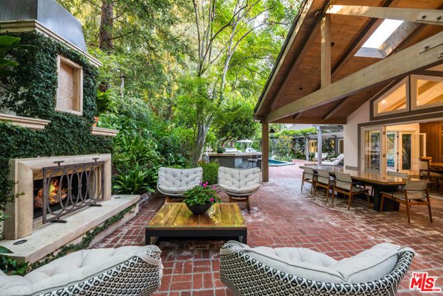 19012 Dorlon Drive, Tarzana (los Angeles), CA 91356