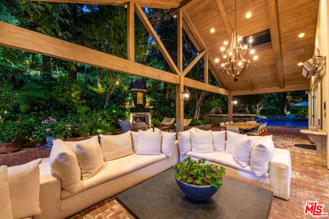 19012 Dorlon Drive, Tarzana (los Angeles), CA 91356
