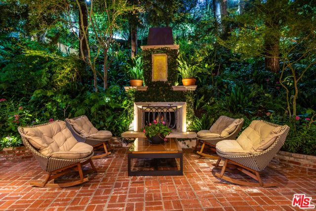 19012 Dorlon Drive, Tarzana (los Angeles), CA 91356