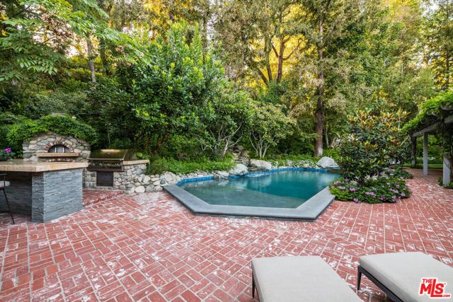 19012 Dorlon Drive, Tarzana (los Angeles), CA 91356