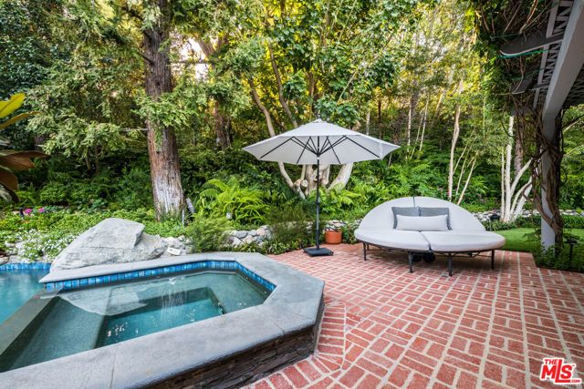 19012 Dorlon Drive, Tarzana (los Angeles), CA 91356