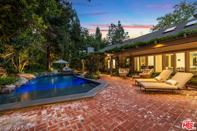 19012 Dorlon Drive, Tarzana (los Angeles), CA 91356