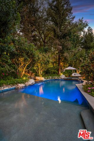 19012 Dorlon Drive, Tarzana (los Angeles), CA 91356