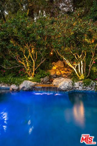 19012 Dorlon Drive, Tarzana (los Angeles), CA 91356