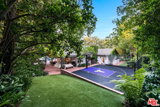 19012 Dorlon Drive, Tarzana (los Angeles), CA 91356