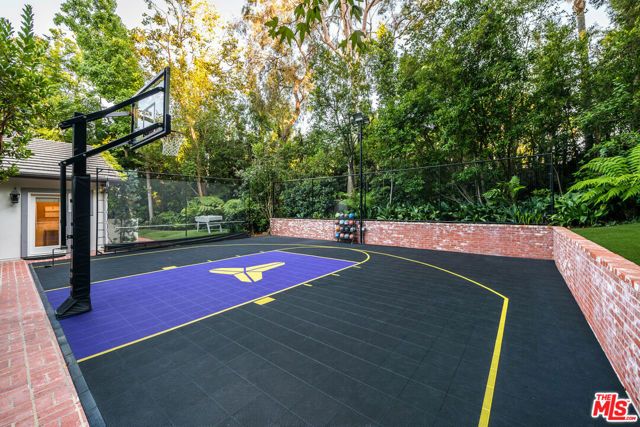 19012 Dorlon Drive, Tarzana (los Angeles), CA 91356