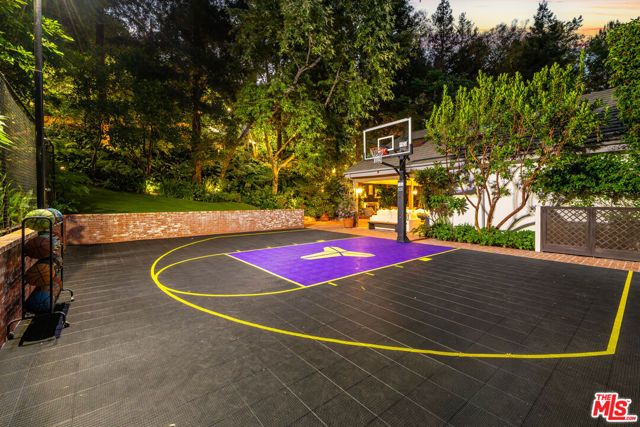19012 Dorlon Drive, Tarzana (los Angeles), CA 91356