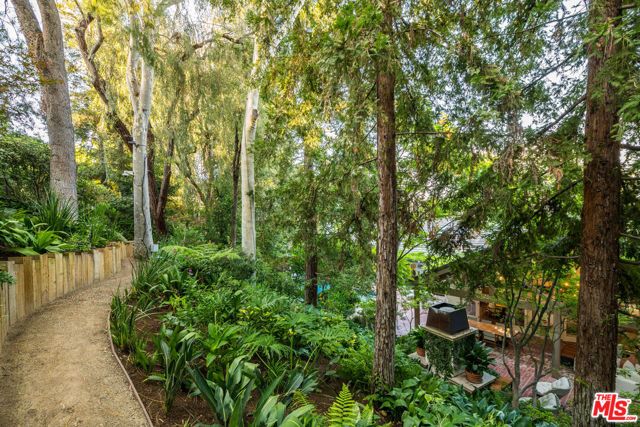 19012 Dorlon Drive, Tarzana (los Angeles), CA 91356
