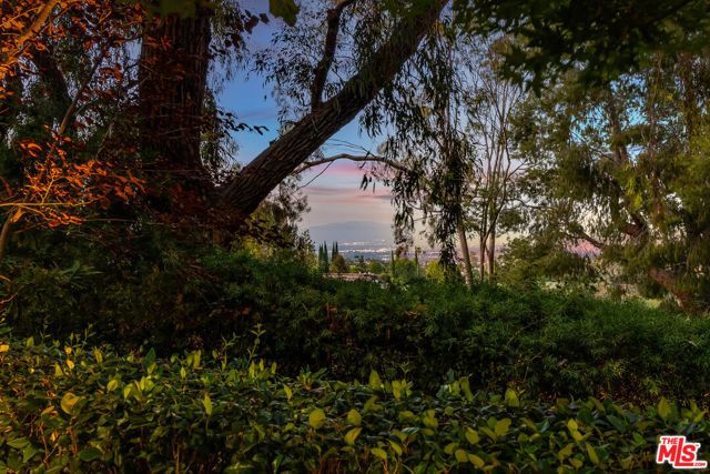 19012 Dorlon Drive, Tarzana (los Angeles), CA 91356