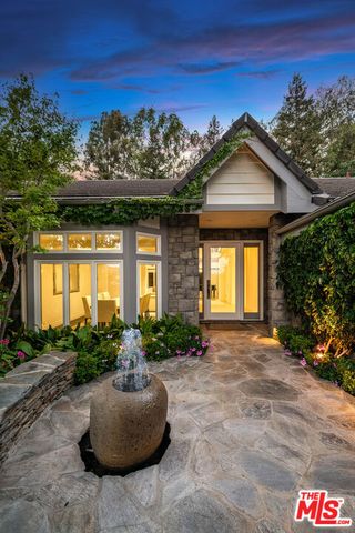19012 Dorlon Drive, Tarzana (los Angeles), CA 91356