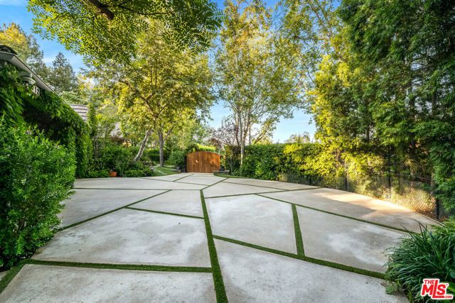 19012 Dorlon Drive, Tarzana (los Angeles), CA 91356