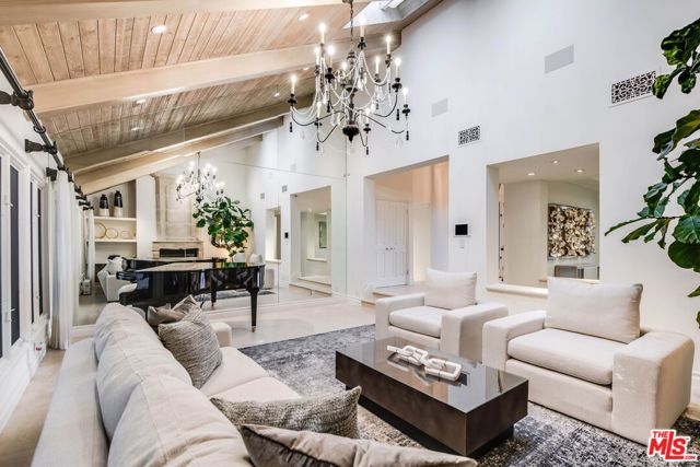 19012 Dorlon Drive, Tarzana (los Angeles), CA 91356