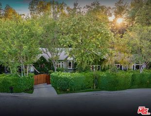 19012 Dorlon Drive, Tarzana (los Angeles), CA 91356