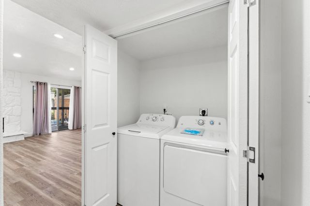 17331 Red Oak Drive 14, Houston, TX 77090