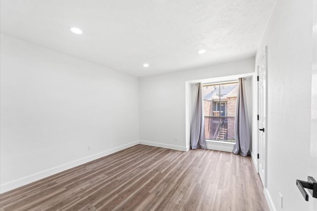 17331 Red Oak Drive 14, Houston, TX 77090