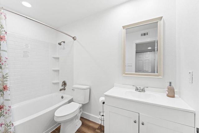 17331 Red Oak Drive 14, Houston, TX 77090