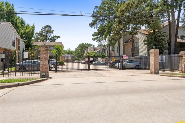 17331 Red Oak Drive 14, Houston, TX 77090