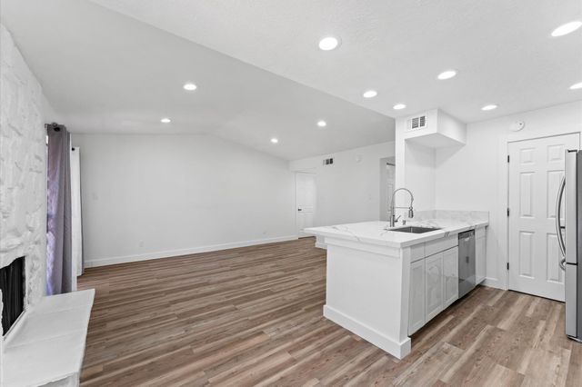 17331 Red Oak Drive 14, Houston, TX 77090