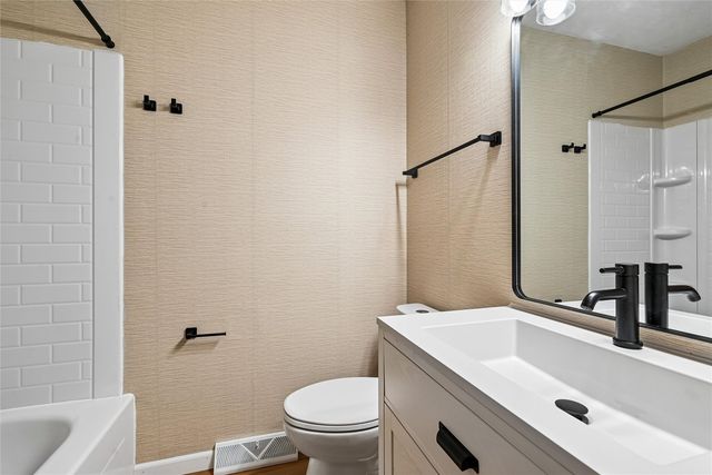 3632 Lynbrook Drive NE, Cedar Rapids, IA 52402