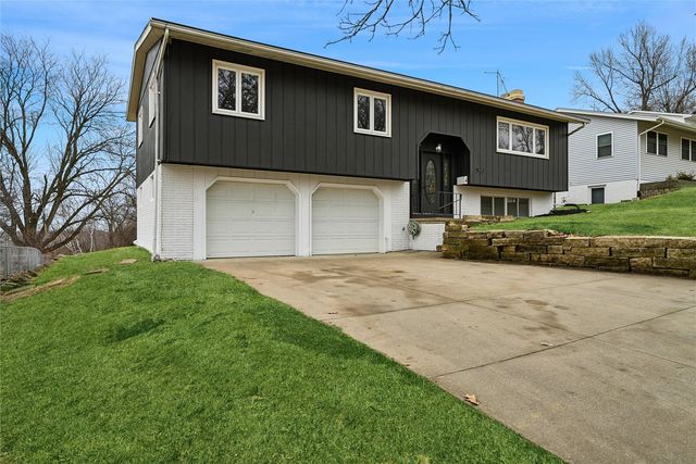 3632 Lynbrook Drive NE, Cedar Rapids, IA 52402