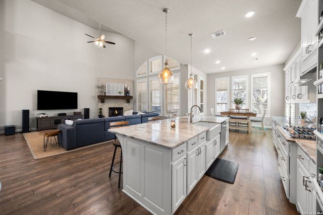 28710 Benedikt Path, Boerne, TX 78006