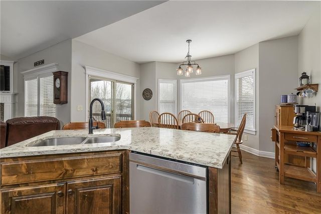 640 Shady Bend Drive, Tonganoxie, KS 66086