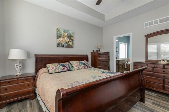 640 Shady Bend Drive, Tonganoxie, KS 66086