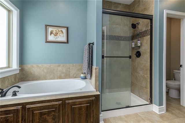 640 Shady Bend Drive, Tonganoxie, KS 66086