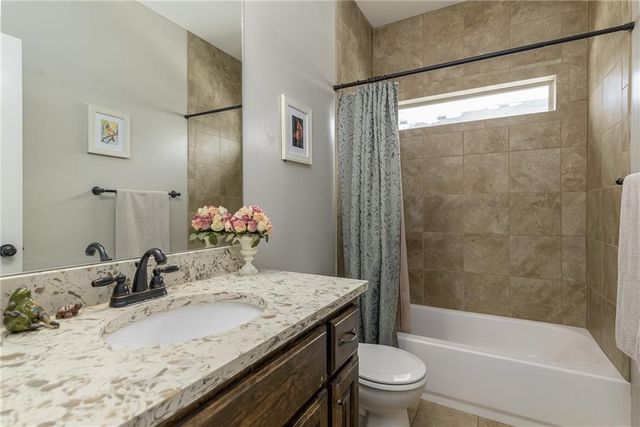 640 Shady Bend Drive, Tonganoxie, KS 66086