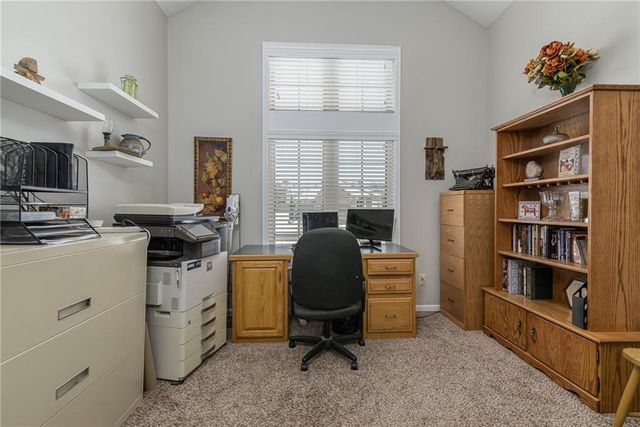 640 Shady Bend Drive, Tonganoxie, KS 66086