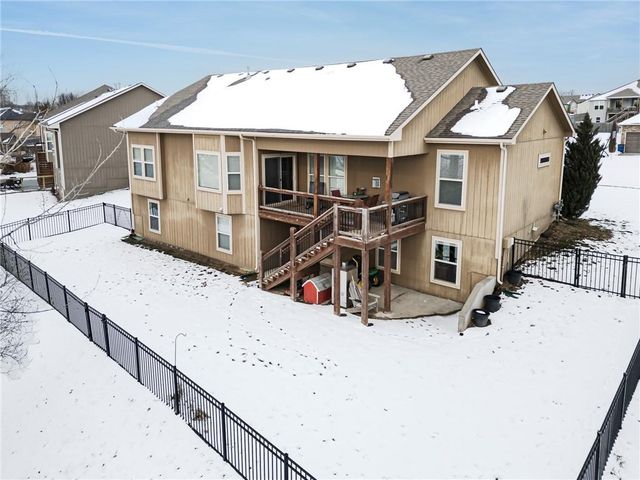 640 Shady Bend Drive, Tonganoxie, KS 66086