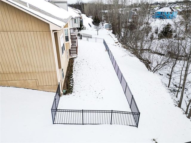 640 Shady Bend Drive, Tonganoxie, KS 66086