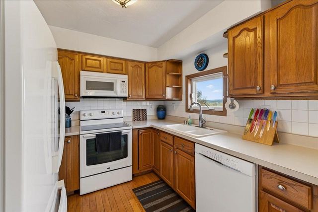 W7797 Summit Drive, Pardeeville, WI 53954